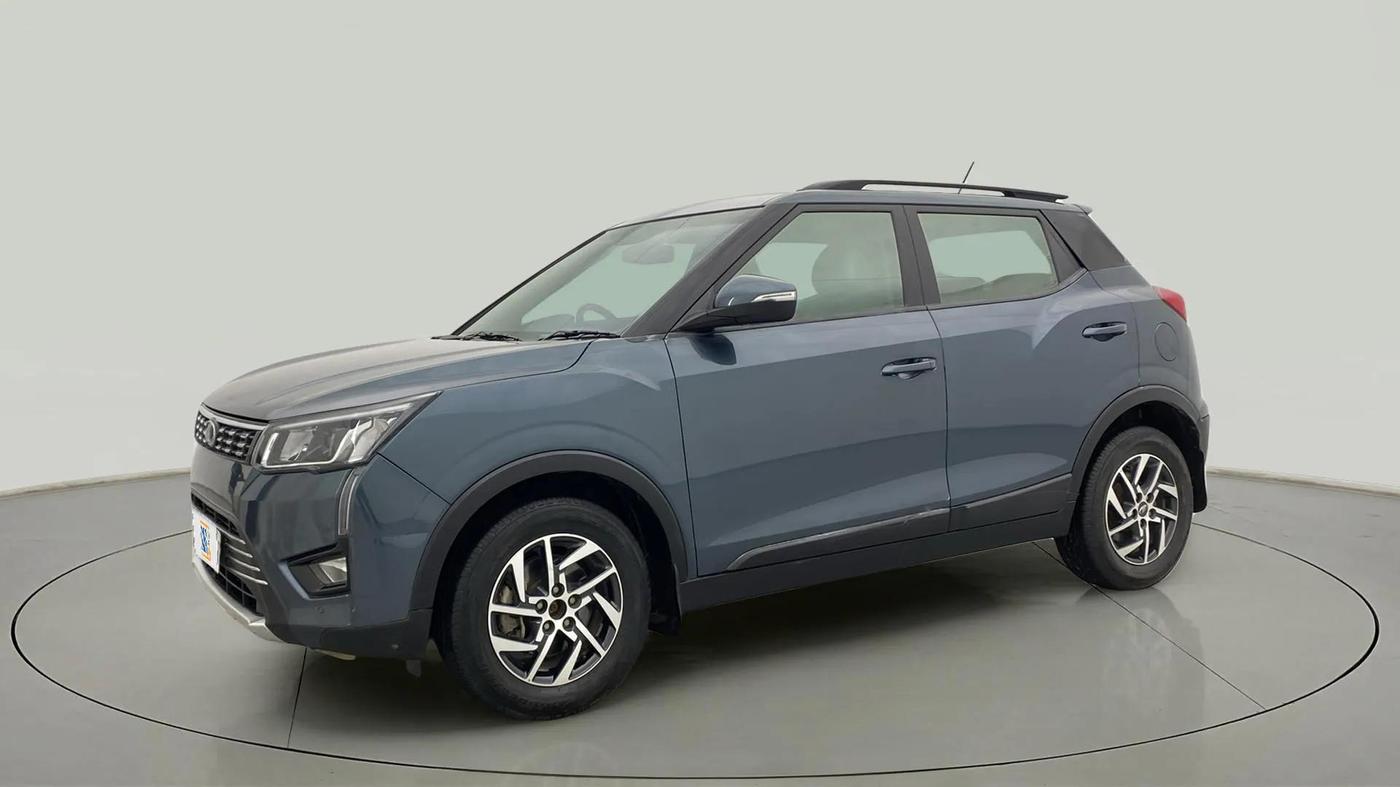 2022 Mahindra XUV300 W8 (O) 1.2 PETROL, Petrol, Manual, 27,873 km, Left Front Diagonal