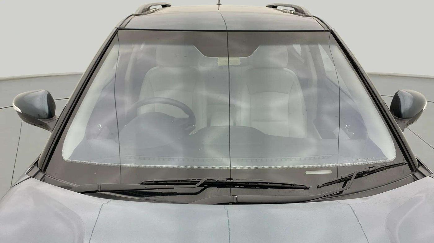 2022 Mahindra XUV300 W8 (O) 1.2 PETROL, Petrol, Manual, 27,873 km, Front Windshield