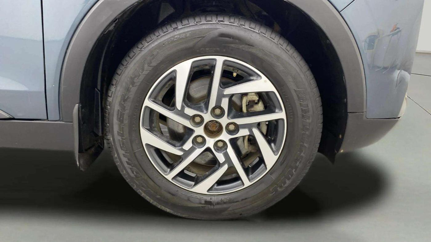 2022 Mahindra XUV300 W8 (O) 1.2 PETROL, Petrol, Manual, 27,873 km, Right Front Wheel