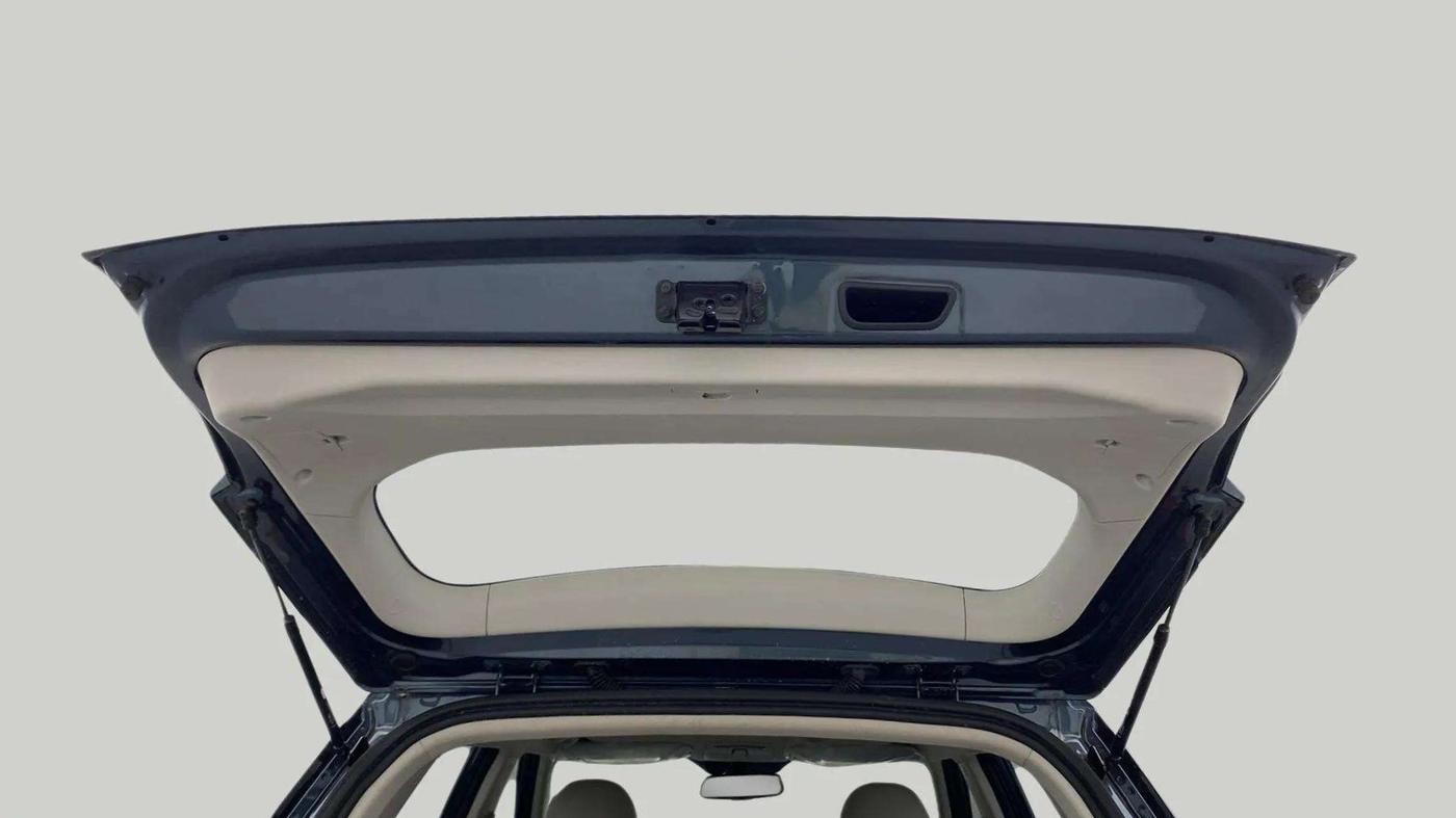 2022 Mahindra XUV300 W8 (O) 1.2 PETROL, Petrol, Manual, 27,873 km, Boot Door Open