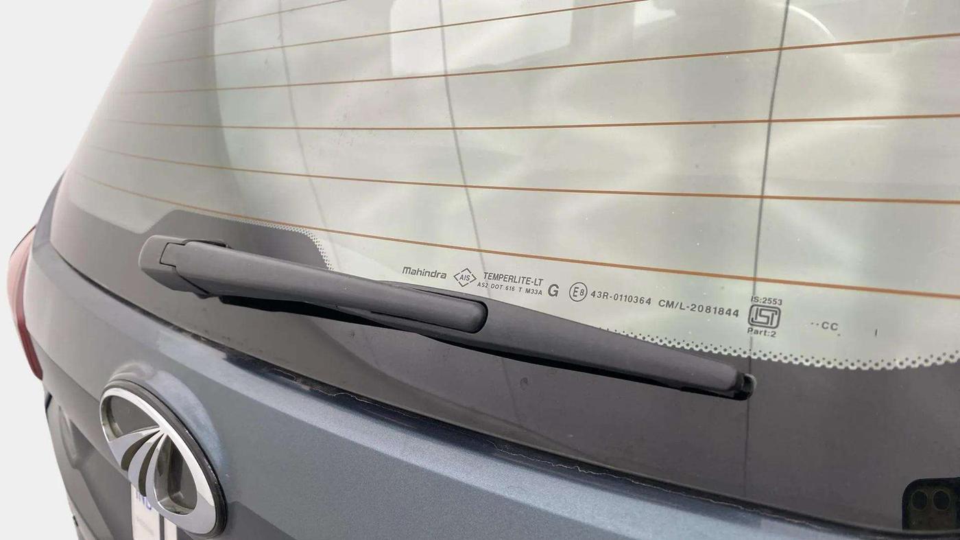 2022 Mahindra XUV300 W8 (O) 1.2 PETROL, Petrol, Manual, 27,873 km, Rear Wiper