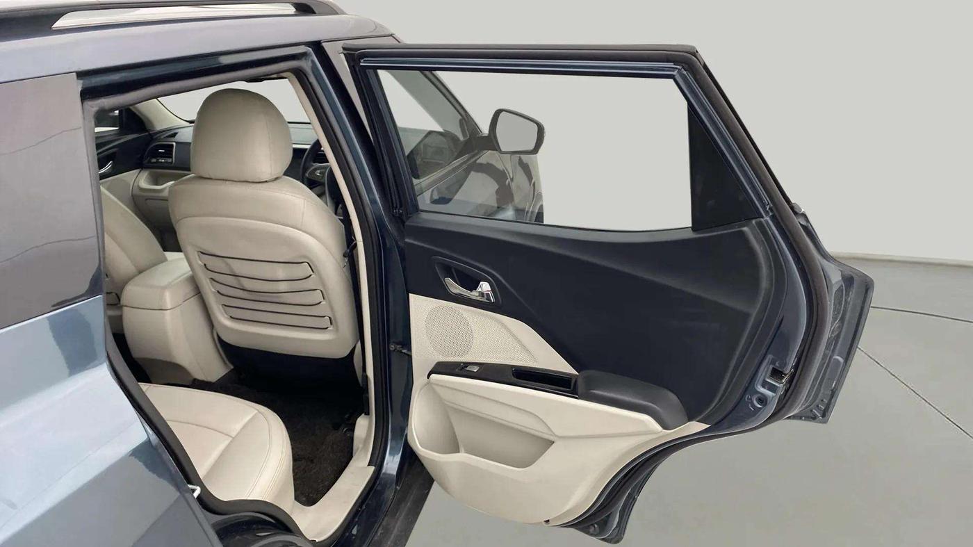 2022 Mahindra XUV300 W8 (O) 1.2 PETROL, Petrol, Manual, 27,873 km, RHS Rear Door