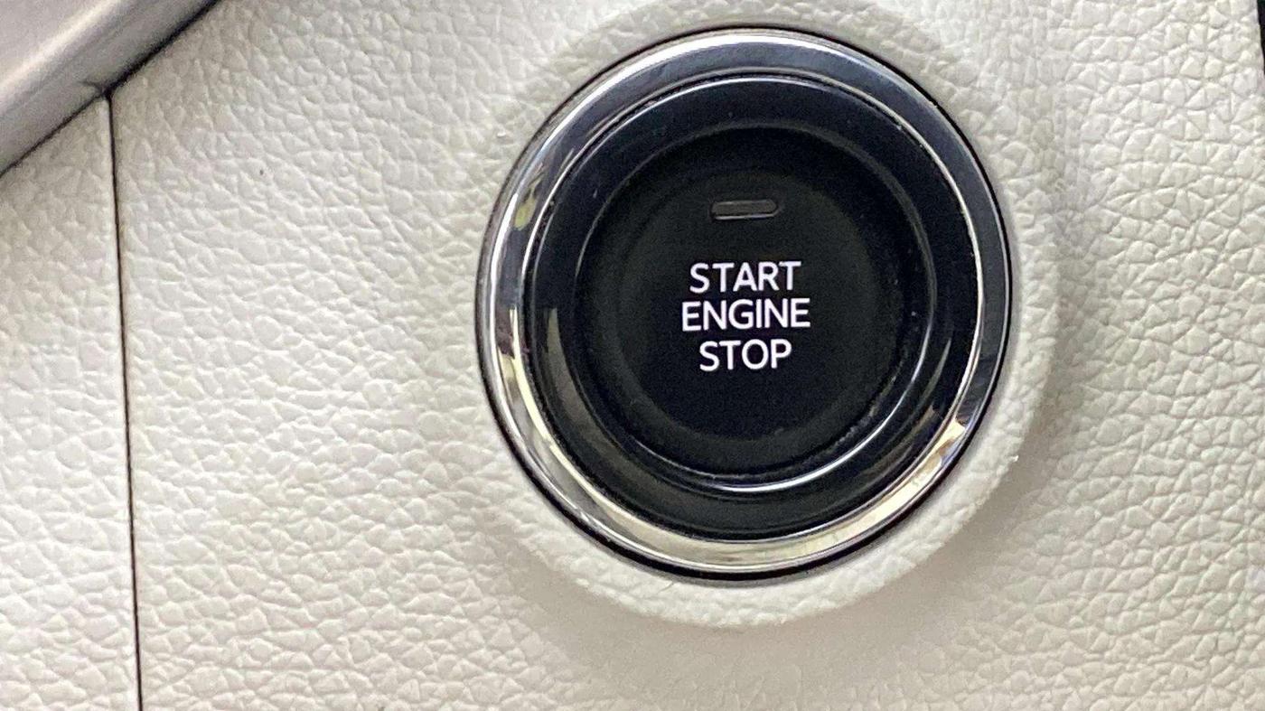 2022 Mahindra XUV300 W8 (O) 1.2 PETROL, Petrol, Manual, 27,873 km, Keyless Start/ Stop Button
