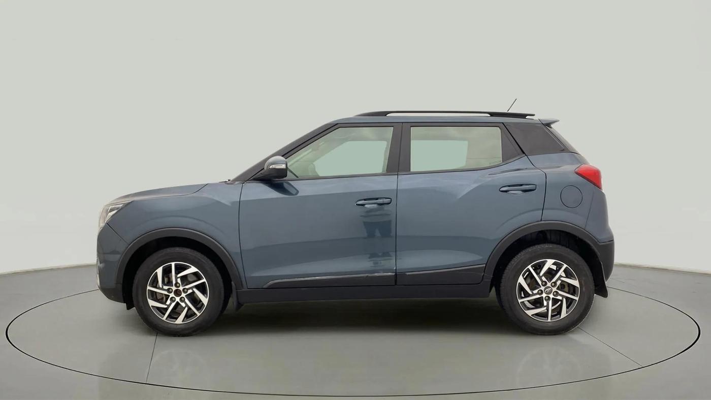 2022 Mahindra XUV300 W8 (O) 1.2 PETROL, Petrol, Manual, 27,873 km, Left Side