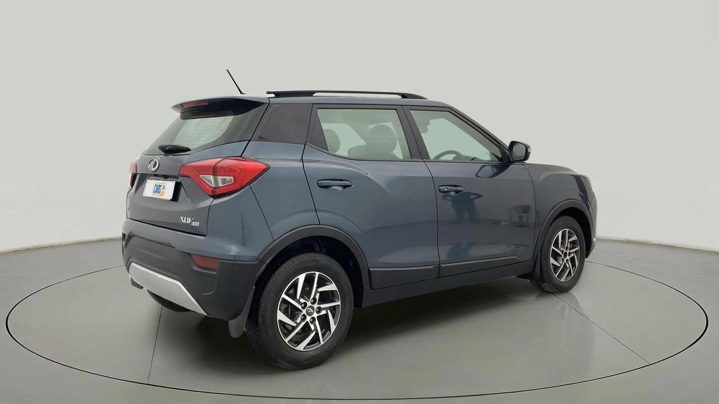 2022 Mahindra XUV300 W8 (O) 1.2 PETROL, Petrol, Manual, 27,873 km, Right Back Diagonal