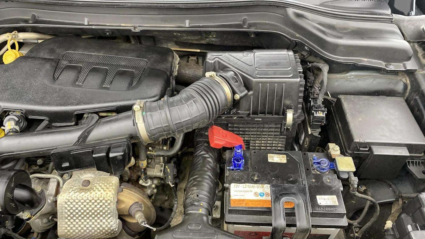 2022 Mahindra XUV300 W8 (O) 1.2 PETROL, Petrol, Manual, 27,873 km, Engine View - Left
