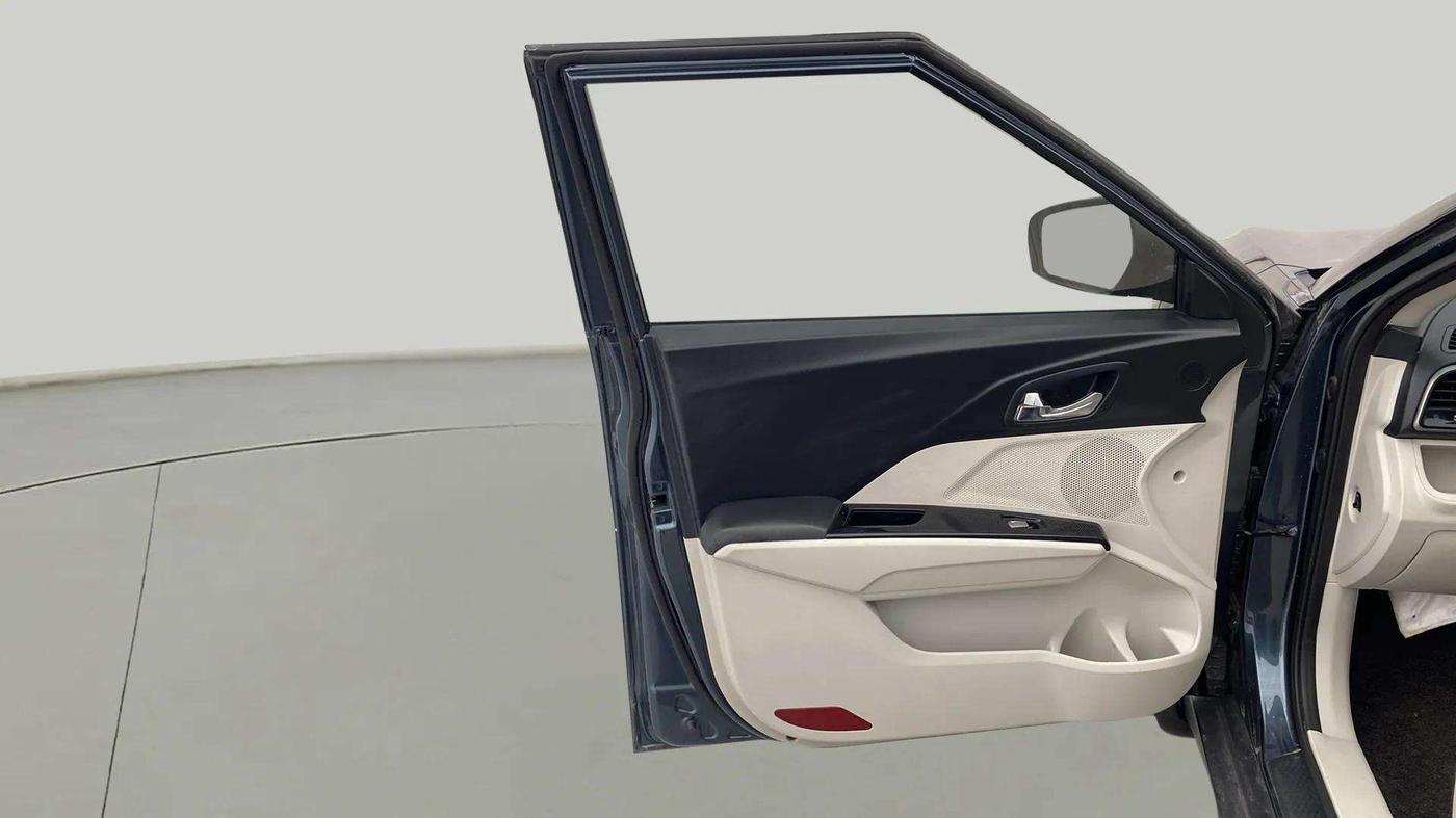 2022 Mahindra XUV300 W8 (O) 1.2 PETROL, Petrol, Manual, 27,873 km, LHS Front Door