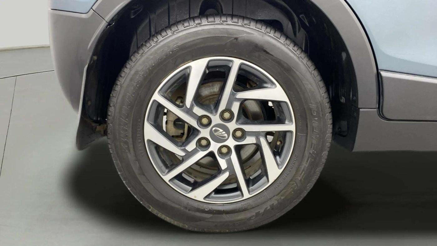 2022 Mahindra XUV300 W8 (O) 1.2 PETROL, Petrol, Manual, 27,873 km, Right Rear Wheel