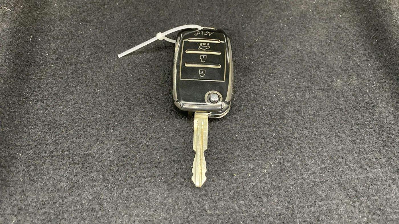 2023 KIA SONET HTK PLUS 1.2 PETROL MT, Petrol, Manual, 11,582 km, Key Close Up