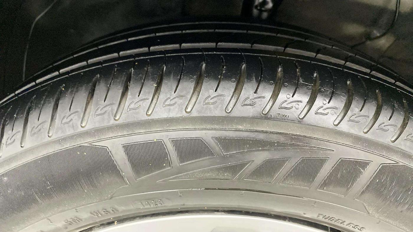 2023 KIA SONET HTK PLUS 1.2 PETROL MT, Petrol, Manual, 11,582 km, Left Front Tyre Tread