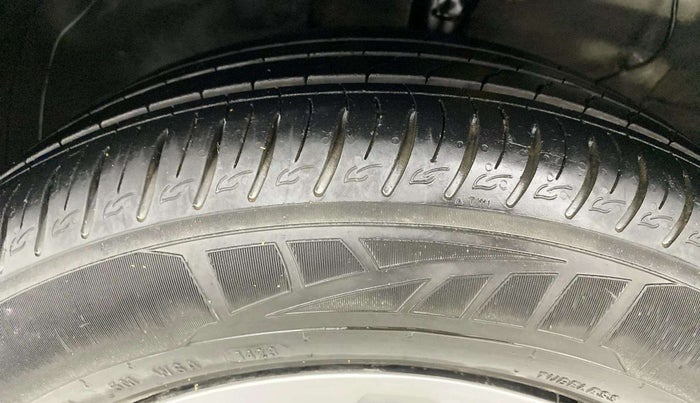 2023 KIA SONET HTK PLUS 1.2 PETROL MT, Petrol, Manual, 11,582 km, Left Front Tyre Tread