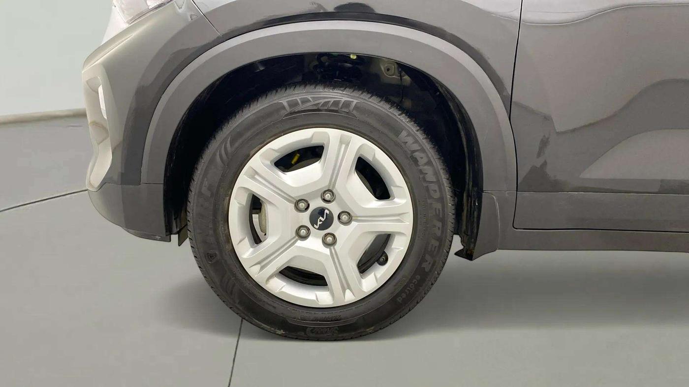 2023 KIA SONET HTK PLUS 1.2 PETROL MT, Petrol, Manual, 11,582 km, Left Front Wheel