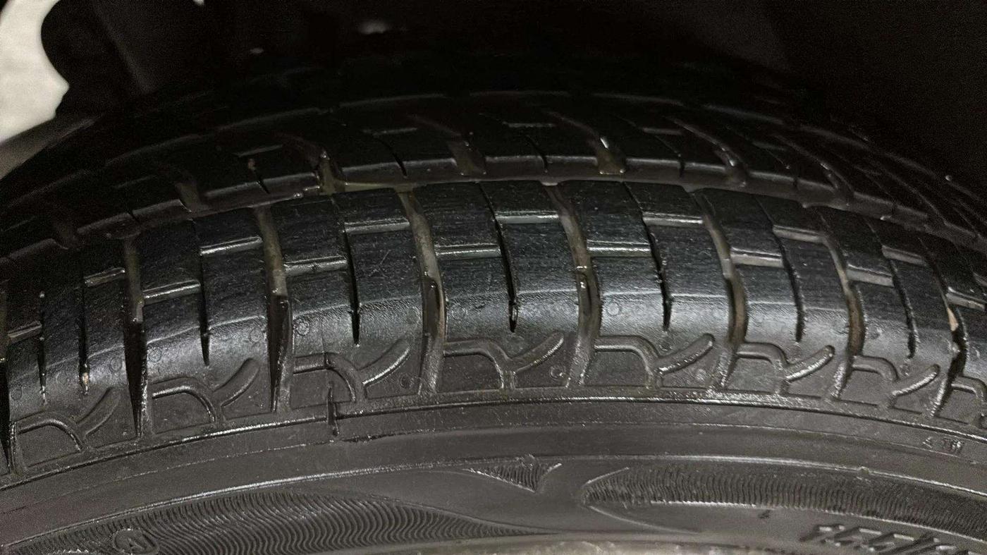 2016 Maruti Wagon R 1.0 VXI, Petrol, Manual, 37,227 km, Right Rear Tyre Tread