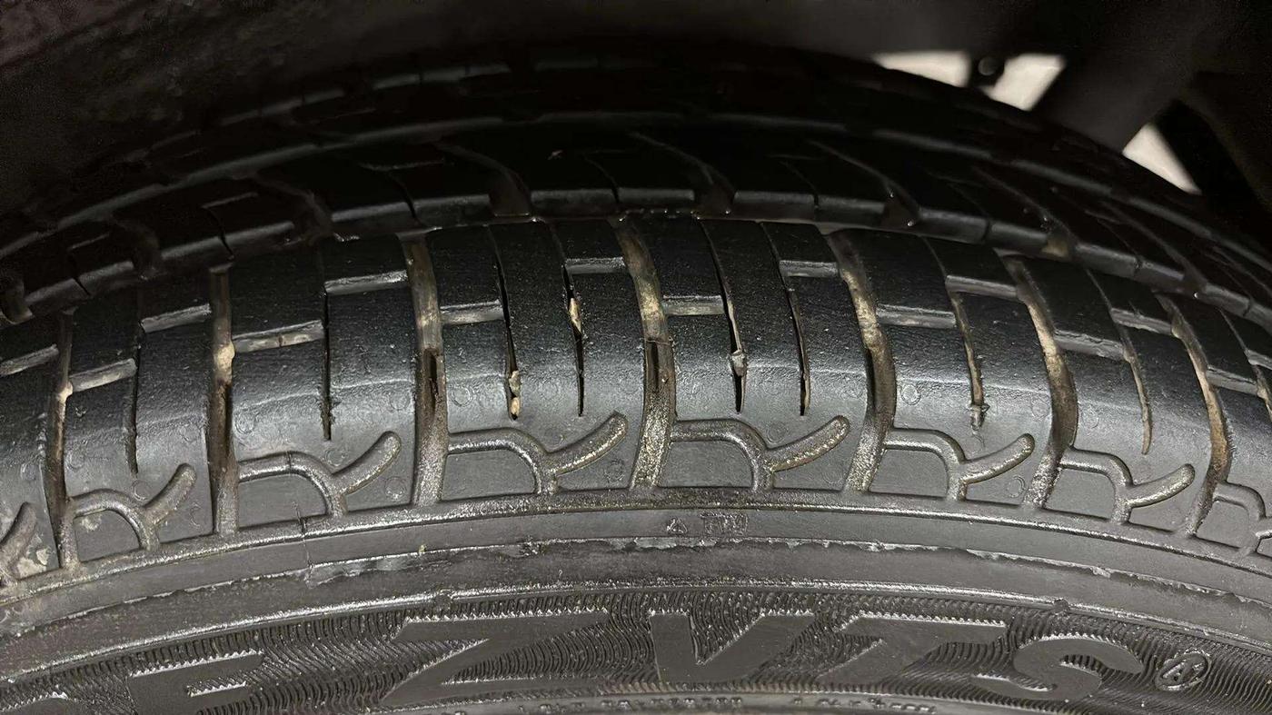 2016 Maruti Wagon R 1.0 VXI, Petrol, Manual, 37,227 km, Left Rear Tyre Tread