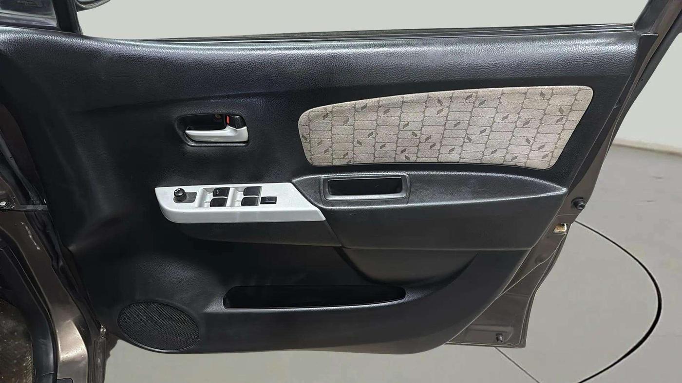 2016 Maruti Wagon R 1.0 VXI, Petrol, Manual, 37,227 km, Driver Side Door Panels Control