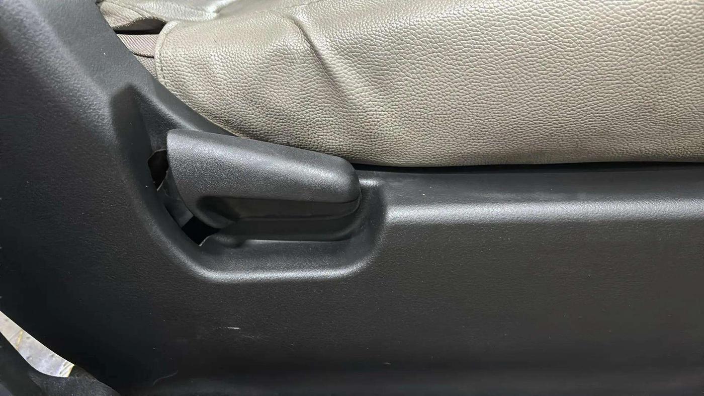 2016 Maruti Wagon R 1.0 VXI, Petrol, Manual, 37,227 km, Driver Side Adjustment Panel