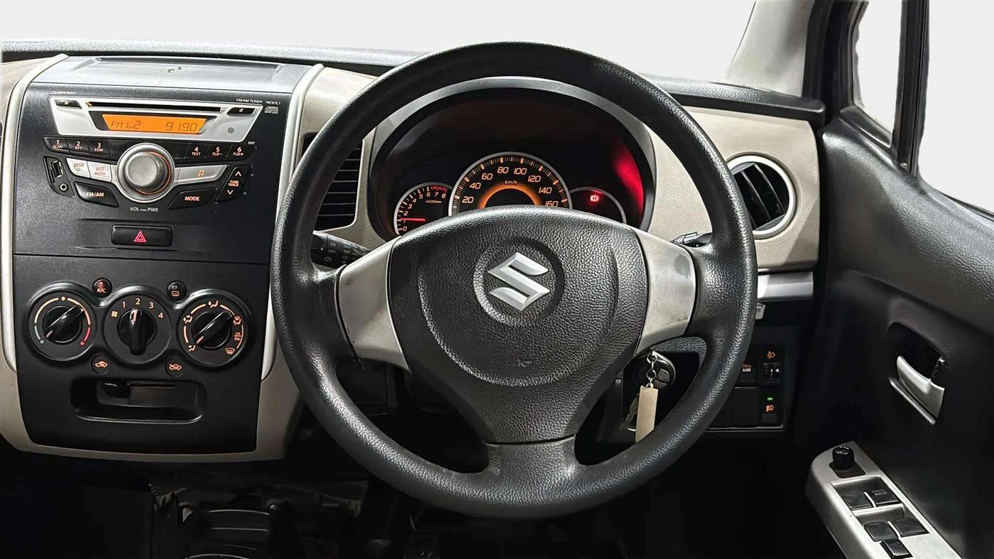 2016 Maruti Wagon R 1.0 VXI, Petrol, Manual, 37,227 km, Steering Wheel Close Up