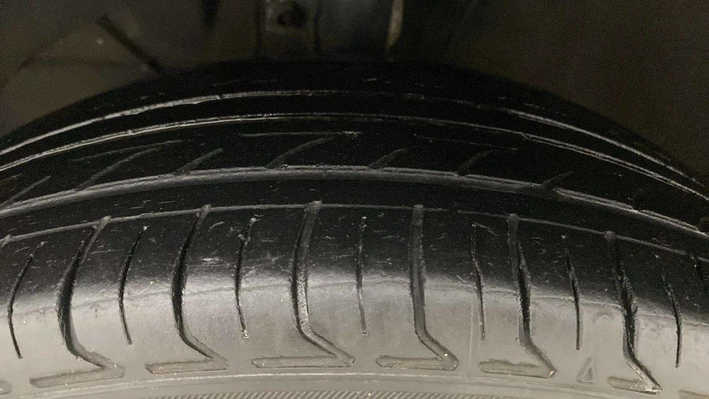 2018 Maruti Dzire ZXI PLUS, Petrol, Manual, 82,752 km, Left Front Tyre Tread