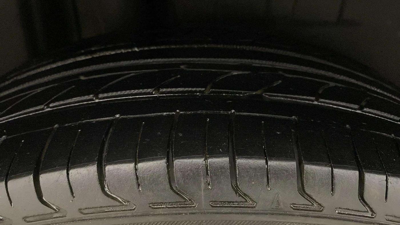 2018 Maruti Dzire ZXI PLUS, Petrol, Manual, 82,752 km, Right Rear Tyre Tread