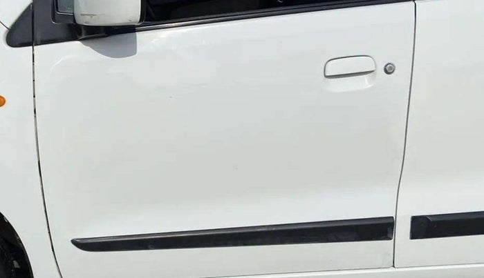 2014 Maruti Wagon R 1.0 VXI, Petrol, Manual, 23,802 km, Front passenger door - Slightly dented