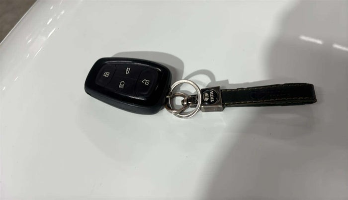 2024 Tata PUNCH ACCOMPLISHED DAZZLE SUNROOF CNG MT, CNG, Manual, 25,480 km, Key Close Up