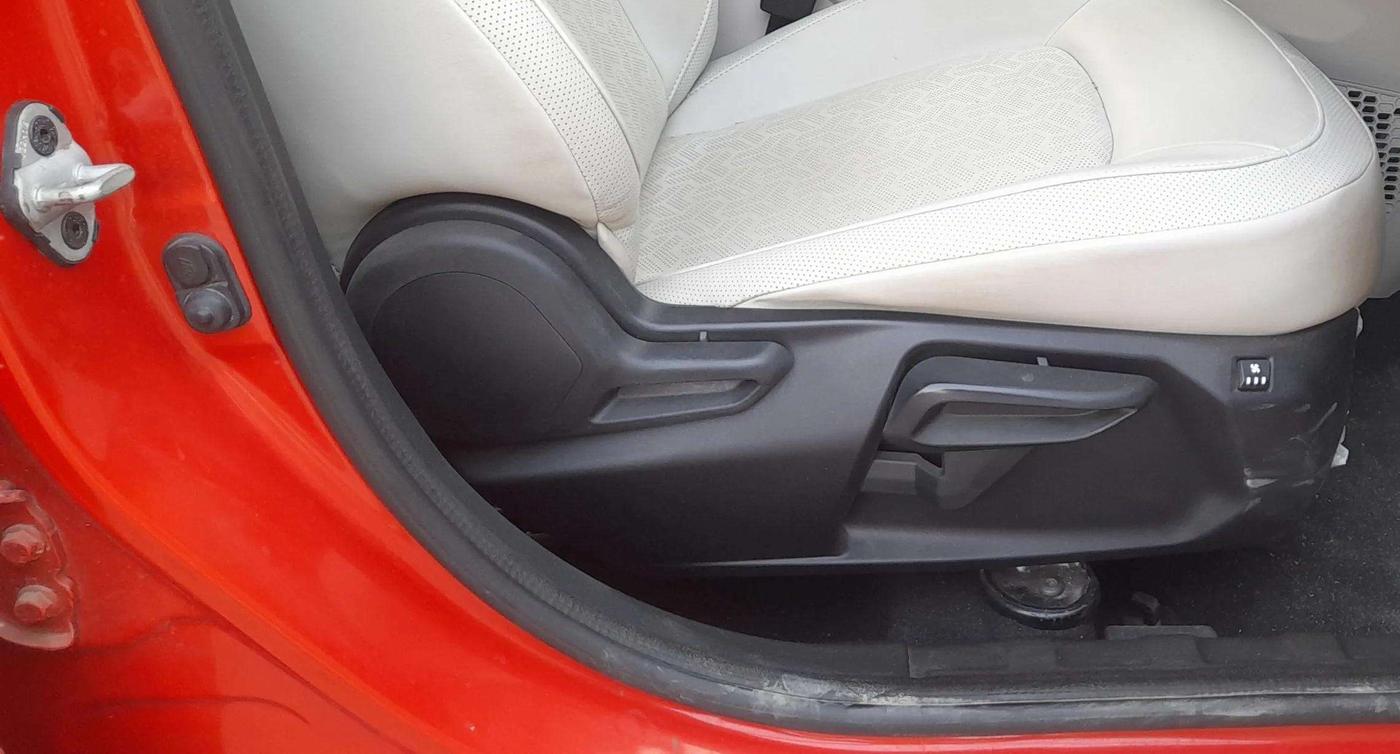 2022 Tata NEXON XZA PLUS PETROL DUAL TONE, Petrol, Automatic, 5,827 km, Driver Side Adjustment Panel