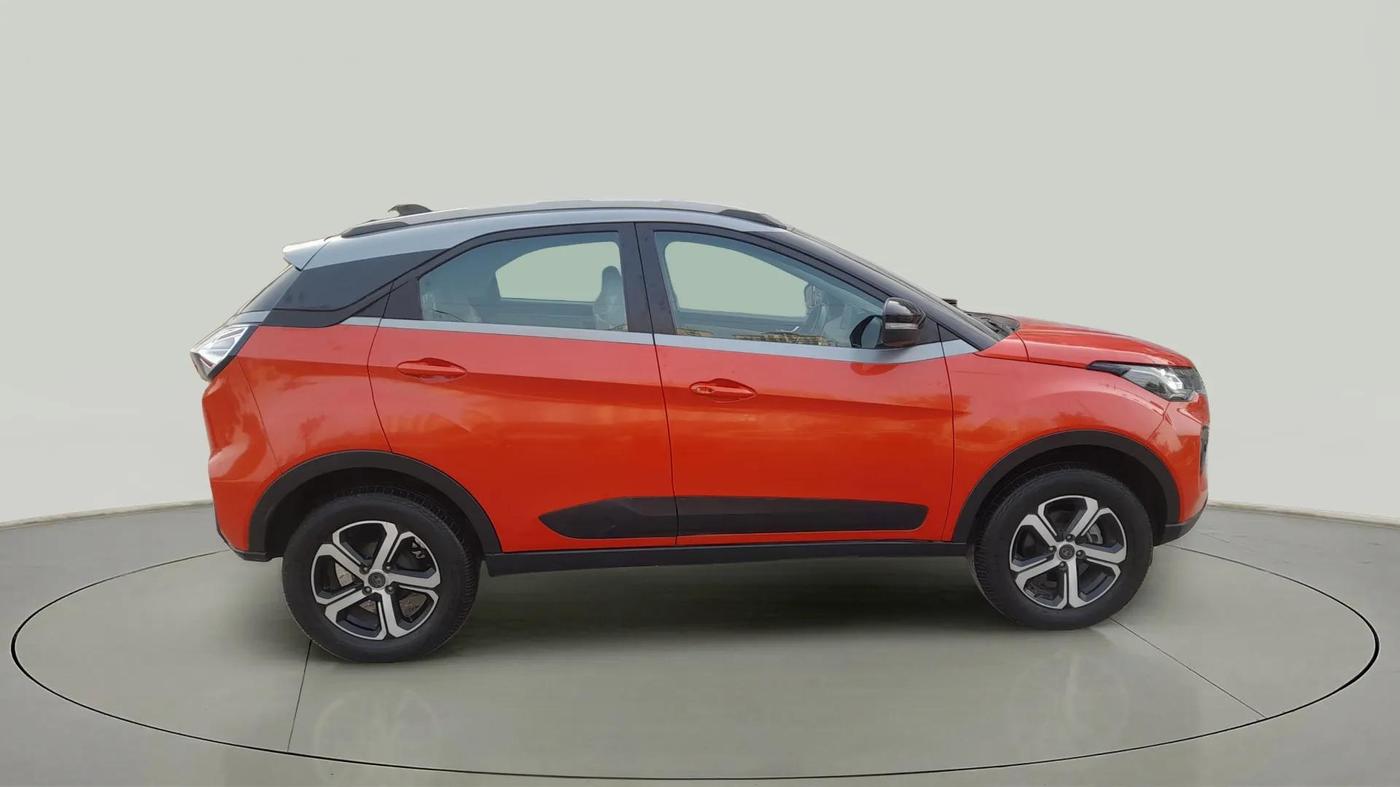 2022 Tata NEXON XZA PLUS PETROL DUAL TONE, Petrol, Automatic, 5,827 km, Right Side View