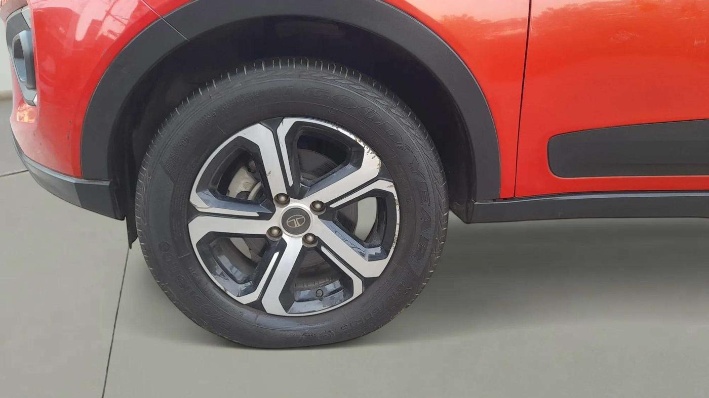 2022 Tata NEXON XZA PLUS PETROL DUAL TONE, Petrol, Automatic, 5,827 km, Left Front Wheel
