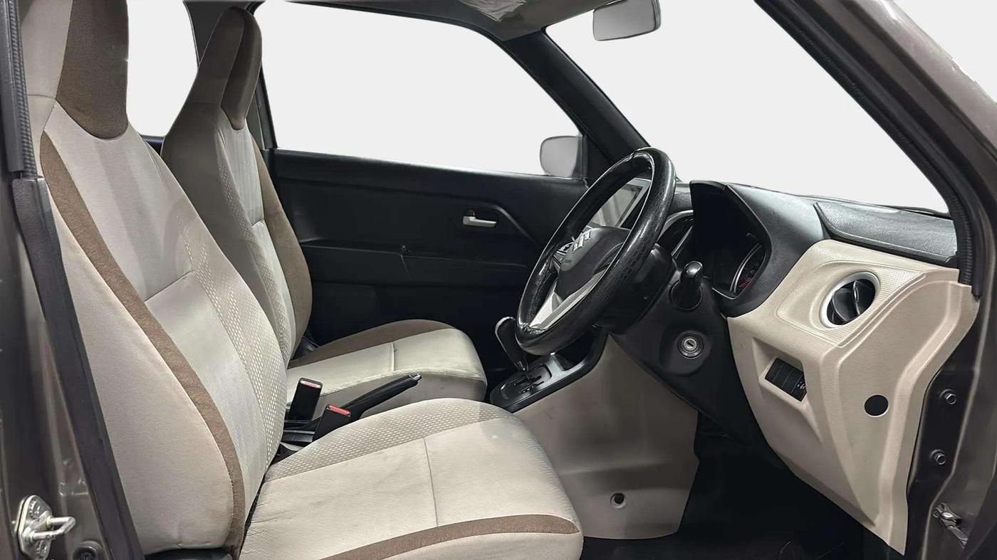 2021 Maruti New Wagon-R ZXI 1.2 AMT, Petrol, Automatic, 43,437 km, Right Side Front Door Cabin