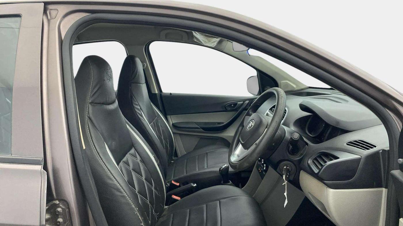 2017 Tata Tiago XM PETROL, Petrol, Manual, 70,994 km, Right Side Front Door Cabin