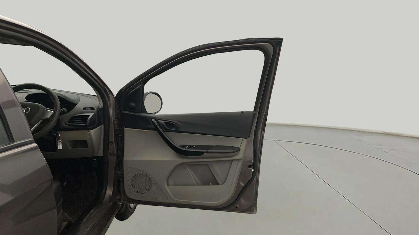 2017 Tata Tiago XM PETROL, Petrol, Manual, 70,994 km, RHS Front Door