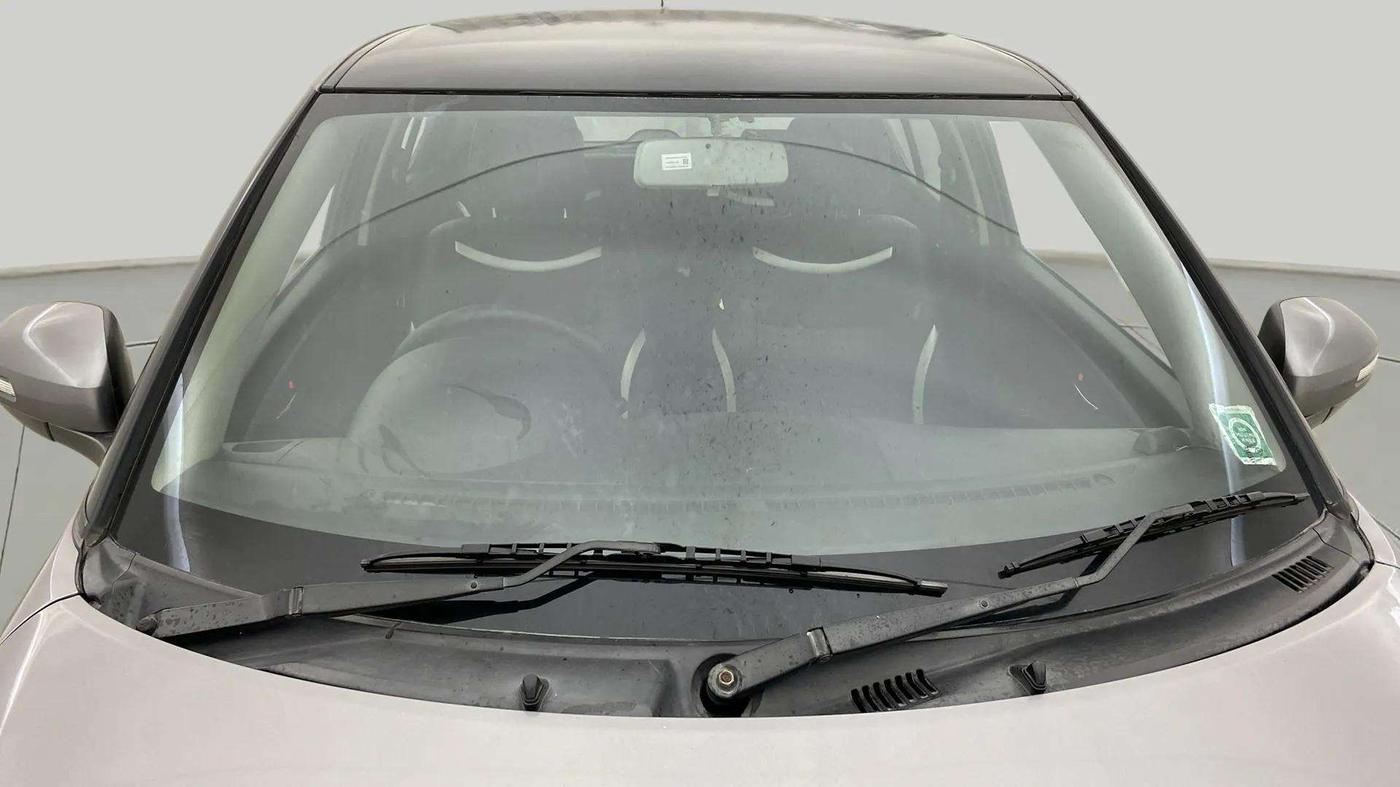 2013 Maruti Swift VXI, Petrol, Manual, 67,970 km, Front Windshield