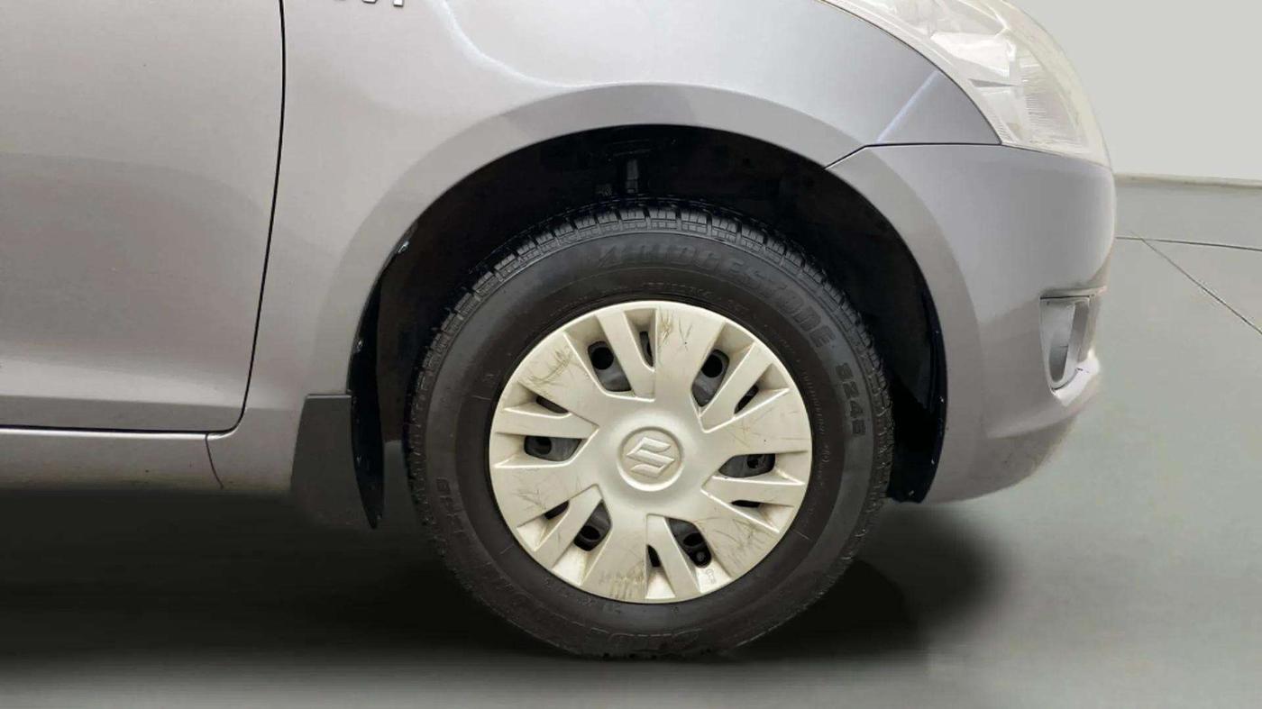 2013 Maruti Swift VXI, Petrol, Manual, 67,970 km, Right Front Wheel