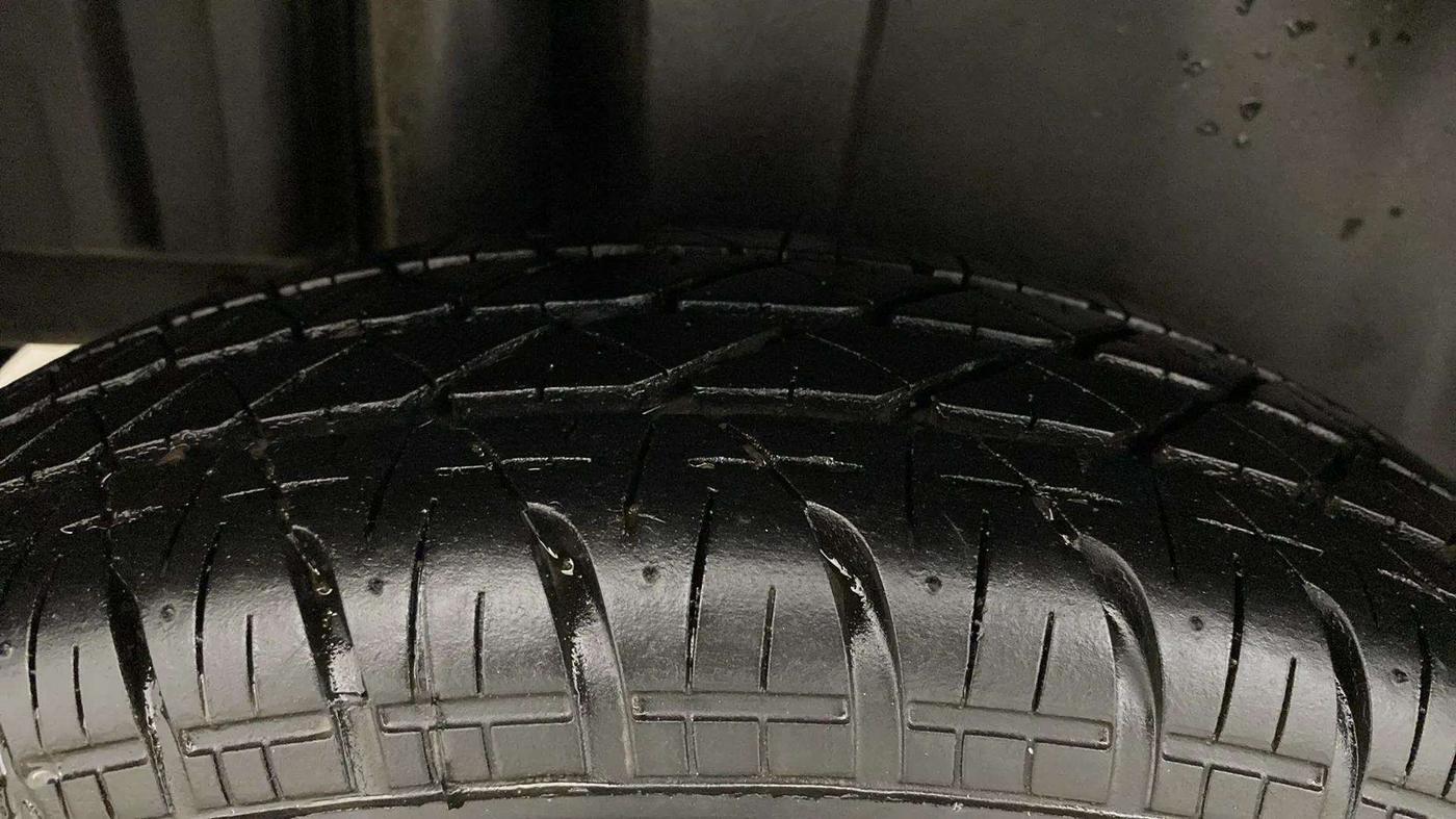 2013 Maruti Swift VXI, Petrol, Manual, 67,970 km, Right Rear Tyre Tread