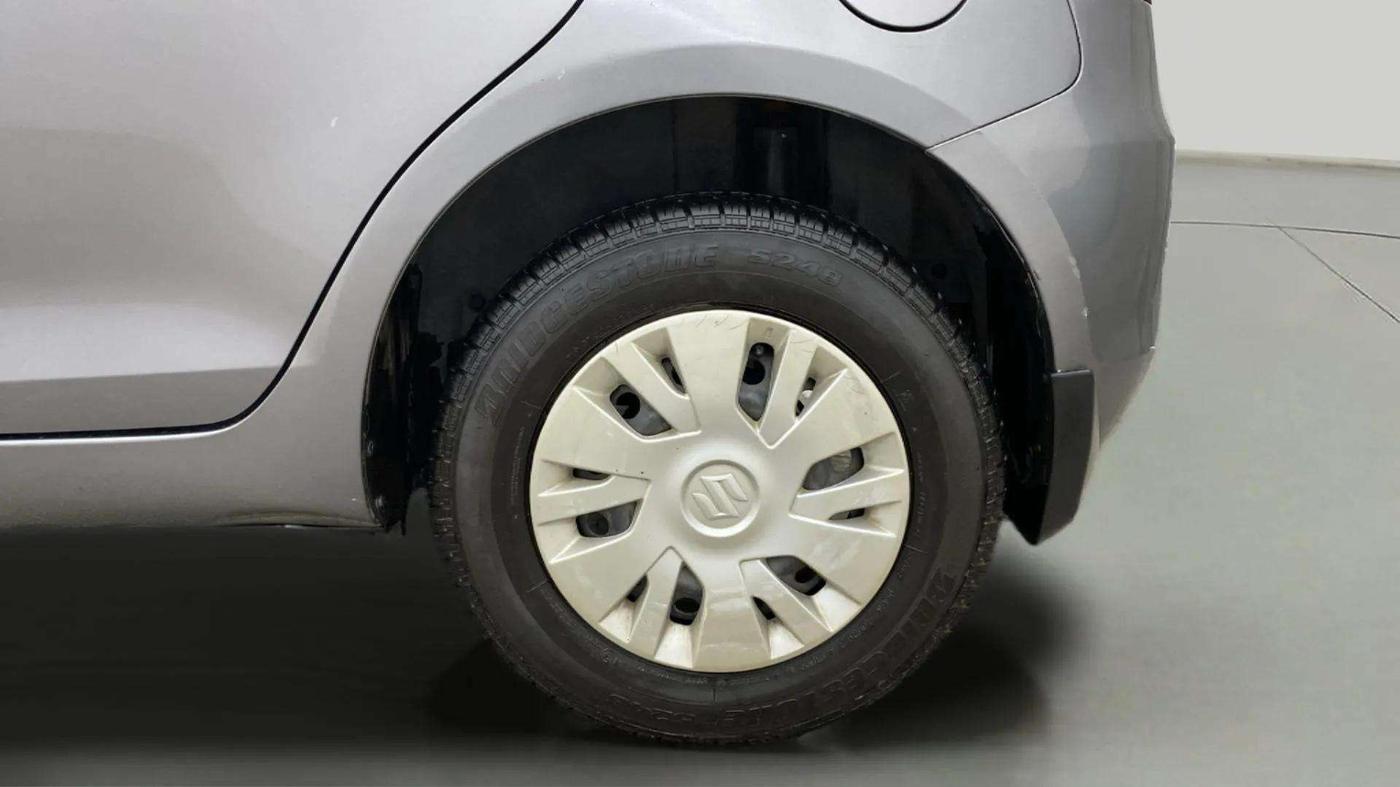 2013 Maruti Swift VXI, Petrol, Manual, 67,970 km, Left Rear Wheel
