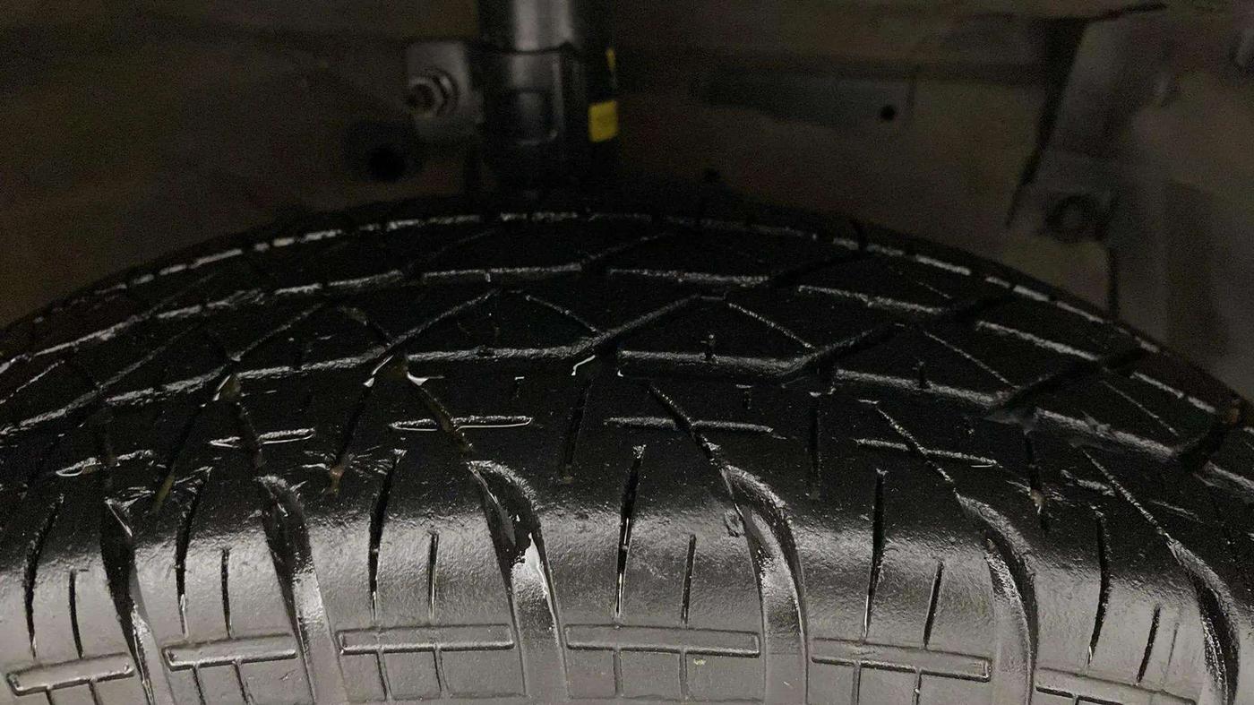 2013 Maruti Swift VXI, Petrol, Manual, 67,970 km, Right Front Tyre Tread
