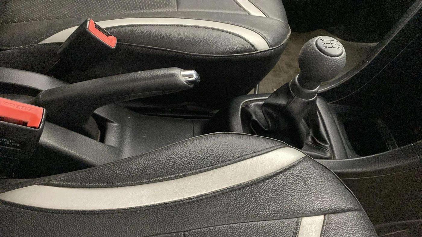 2013 Maruti Swift VXI, Petrol, Manual, 67,970 km, Gear Lever