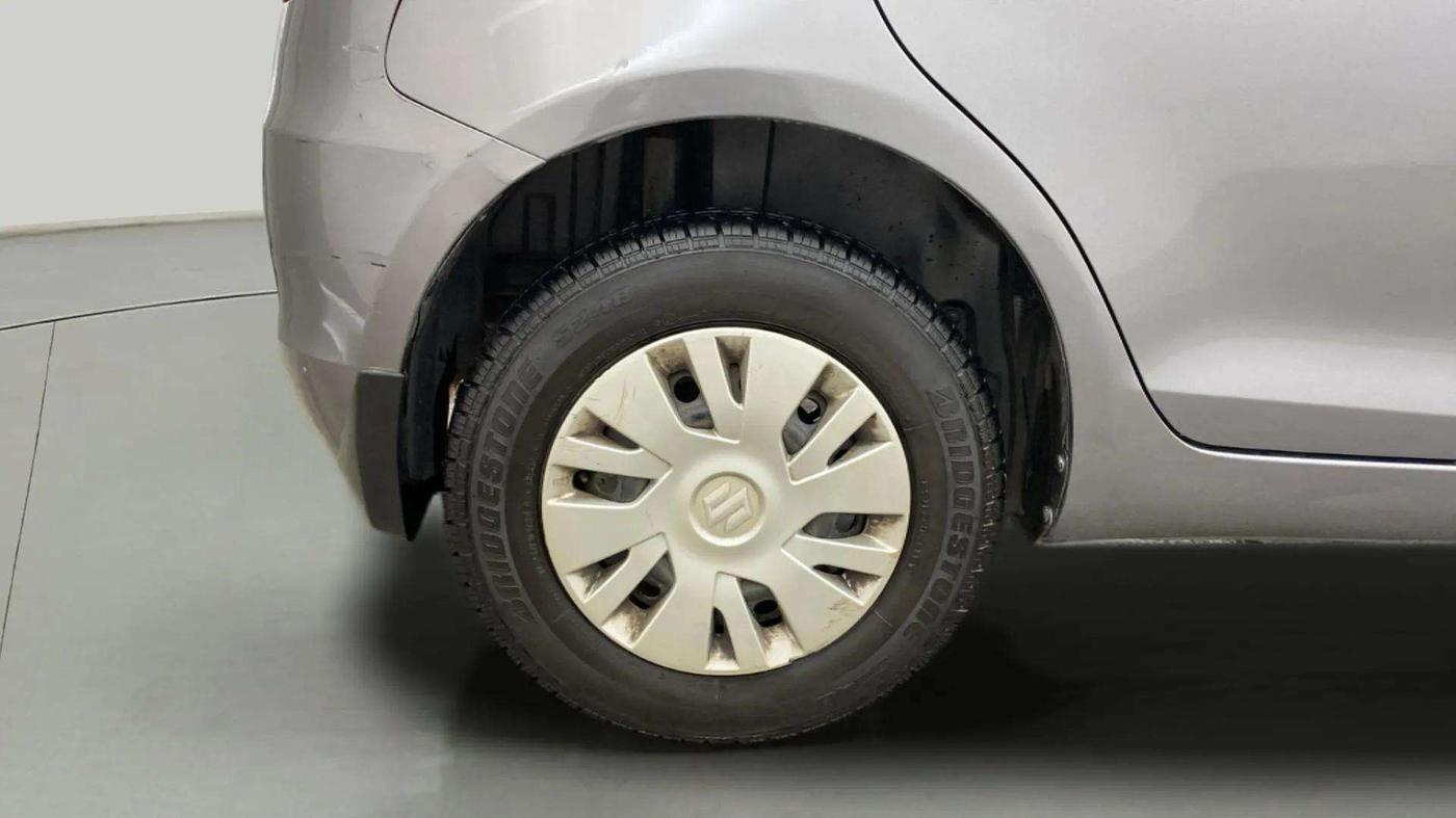 2013 Maruti Swift VXI, Petrol, Manual, 67,970 km, Right Rear Wheel