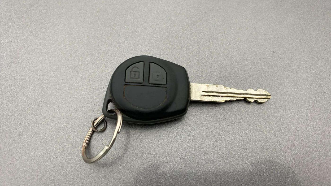 2013 Maruti Swift VXI, Petrol, Manual, 67,970 km, Key Close Up