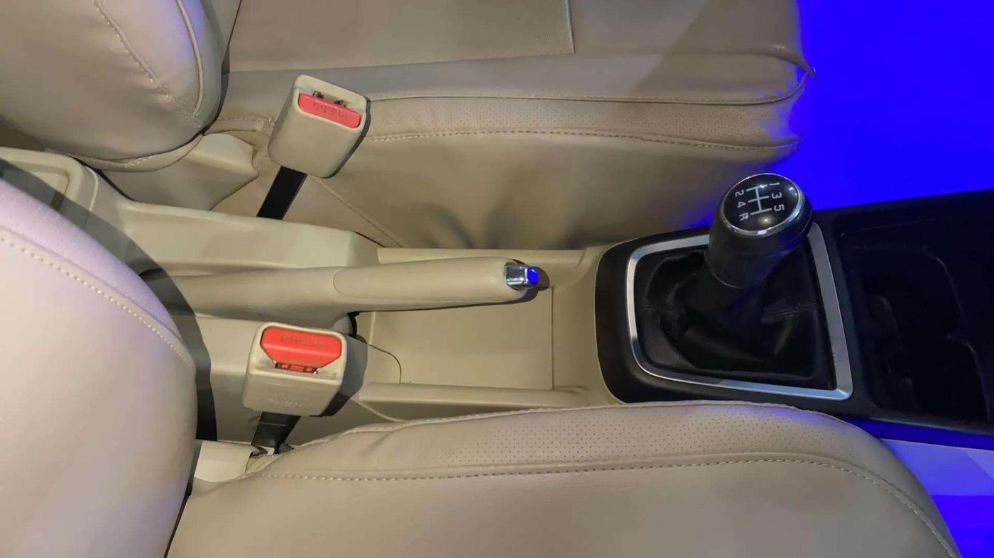 2017 Maruti Dzire VXI, Petrol, Manual, 23,357 km, Gear Lever