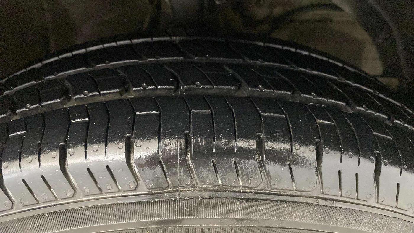 2019 Maruti Dzire VXI, Petrol, Manual, 79,719 km, Right Front Tyre Tread