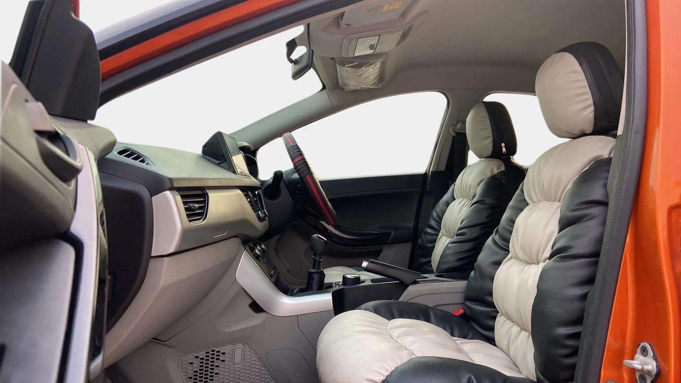 2018 Tata NEXON XM DIESEL, Diesel, Manual, 88,861 km, Right Side Front Door Cabin