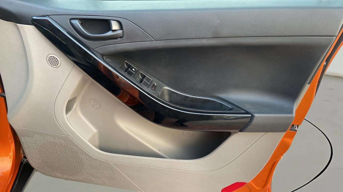 2018 Tata NEXON XM DIESEL, Diesel, Manual, 88,861 km, Driver Side Door Panels Control