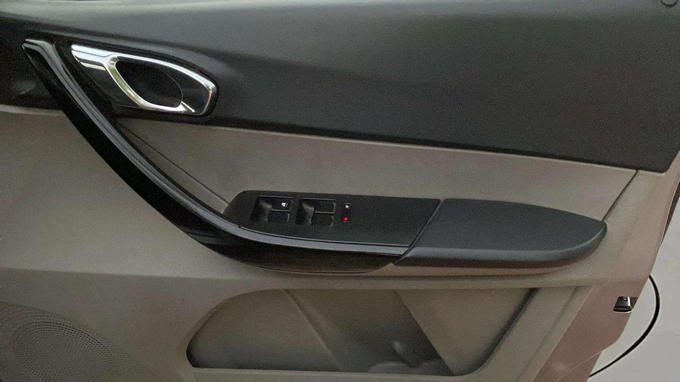 2018 Tata Tiago XZA PETROL, Petrol, Automatic, 5,352 km, Driver Side Door Panels Control