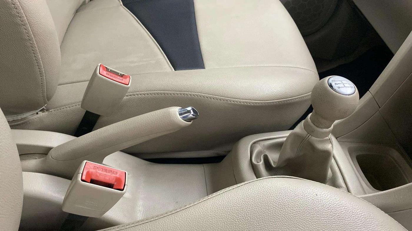 2014 Maruti Swift Dzire VXI, Petrol, Manual, 81,747 km, Gear Lever