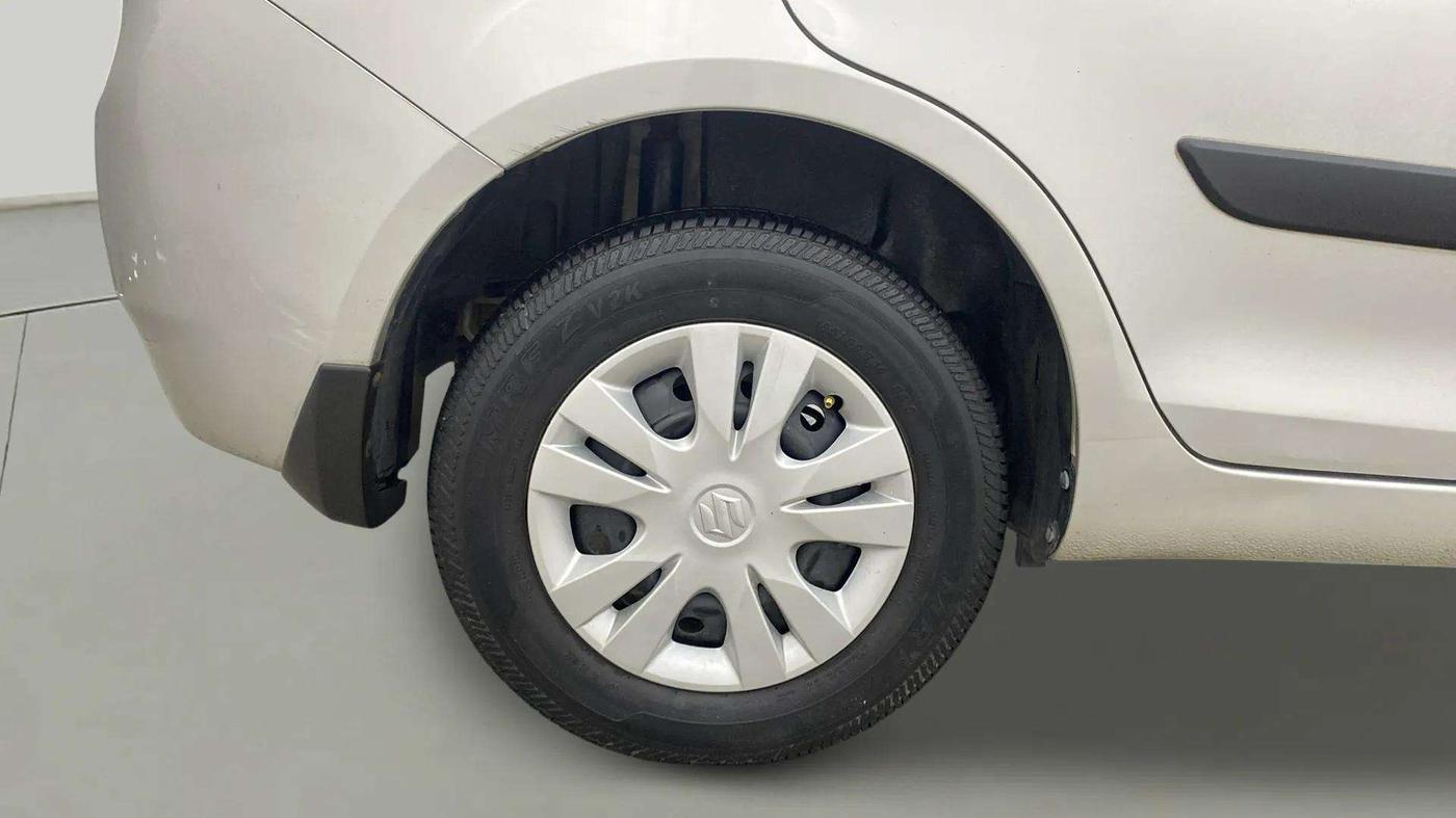 2014 Maruti Swift Dzire VXI, Petrol, Manual, 81,747 km, Right Rear Wheel