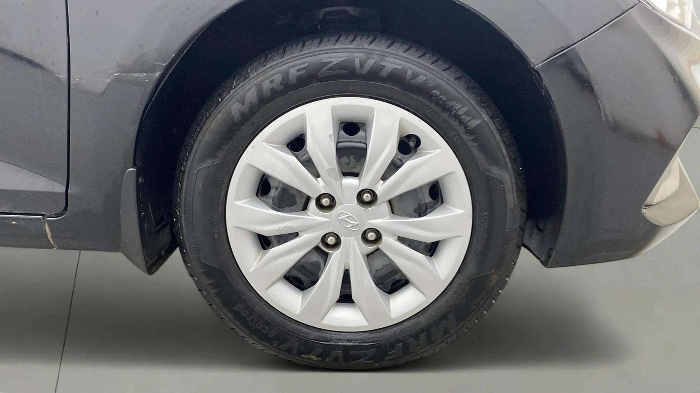 2019 Hyundai Verna 1.4 E PETROL, Petrol, Manual, 48,523 km, Right Front Wheel