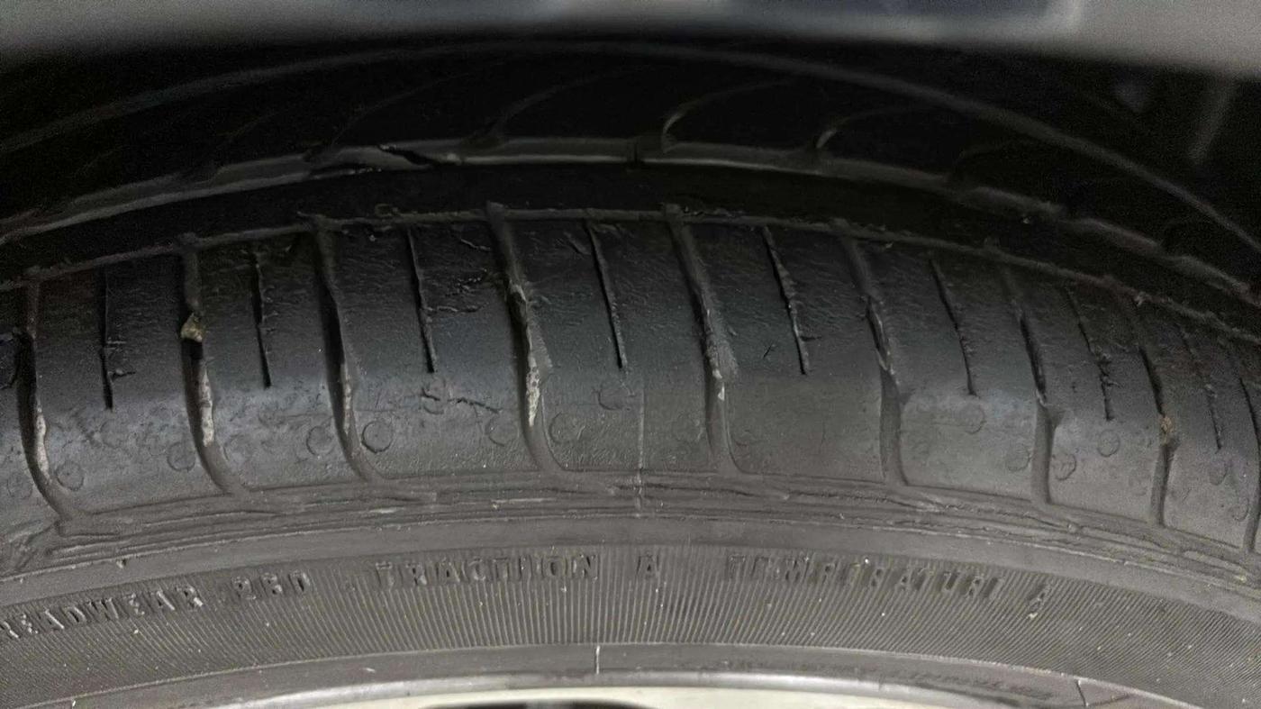 2023 Hyundai AURA SX 1.2 CNG, CNG, Manual, 47,591 km, Right Front Tyre Tread