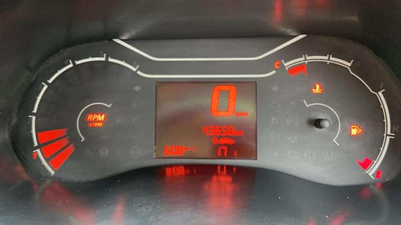 2020 Renault TRIBER RXE MT, Petrol, Manual, 43,643 km, Odometer Image