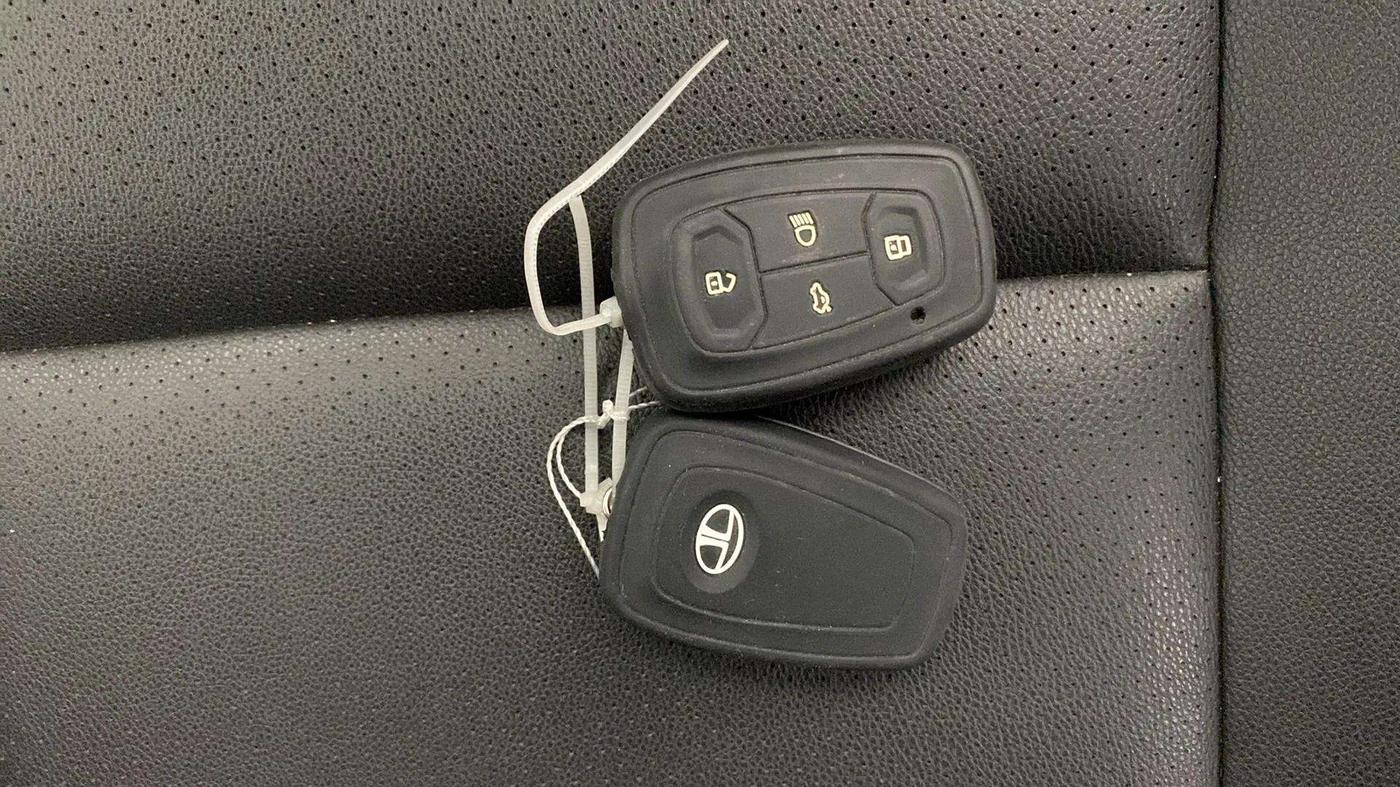 2020 Tata Harrier XZ PLUS 2.0L DARK EDITION, Diesel, Manual, 67,116 km, Key Close Up
